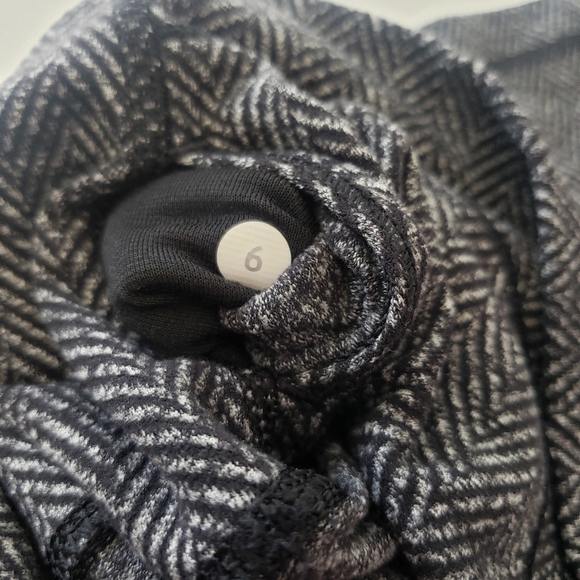 Lululemon leggings high rise - size 6 - Picture 4 of 4